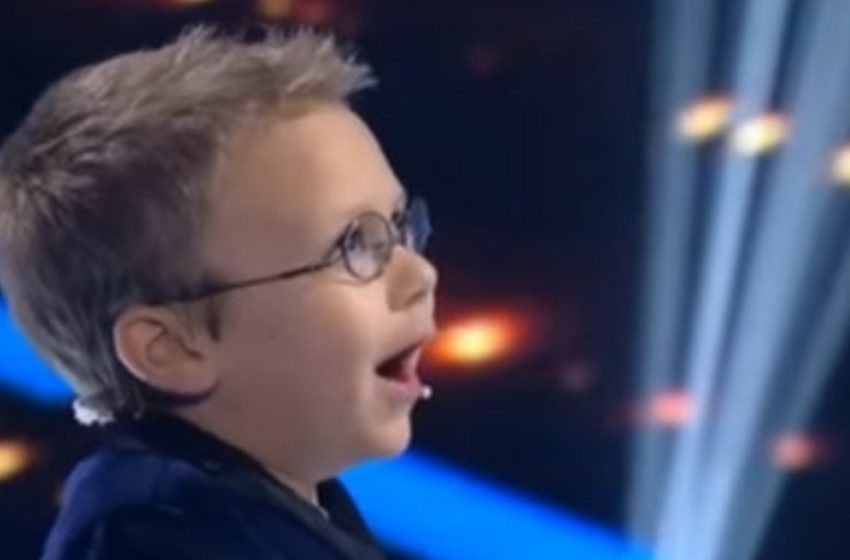  Ein 7-jähriger Teilnehmer von “American Idol”: Ein blinder Pianist führte “Bohemian Rhapsody” auf und beeindruckte das Publikum sehr!