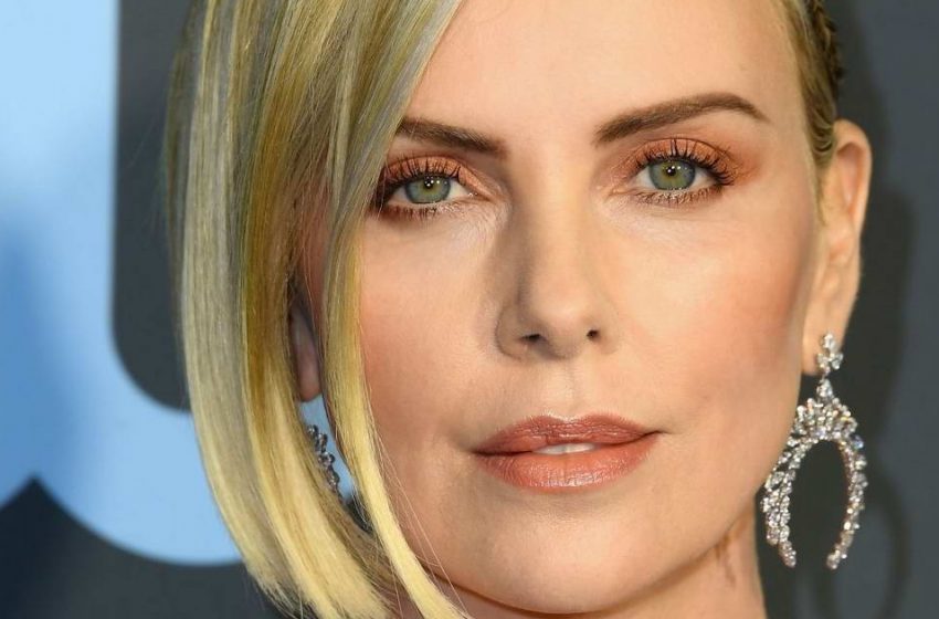  “Wieder im Mädchenkleid”: Paparazzi fotografierten Charlize Theron mit ihrem besonderen Sohn!