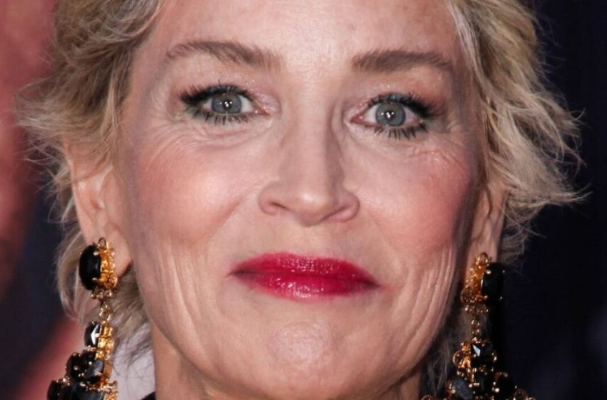  “Sahe älter aus, aber glücklich”: Sharon Stone wagte es, ein Foto im gelben Badeanzug zu zeigen!