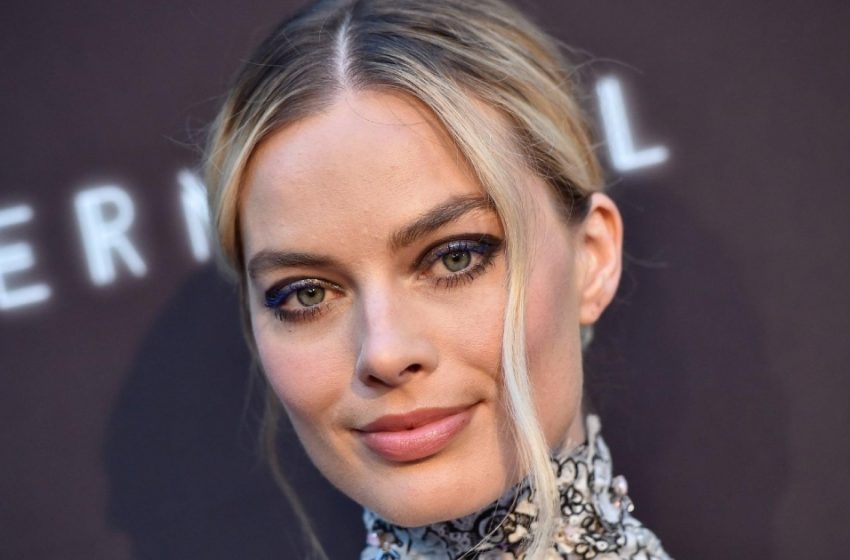  “Nackte Beine und tiefer Ausschnitt”: Margot Robbie kam zu der Veranstaltung in einem engen Minirock und konnte kaum laufen!