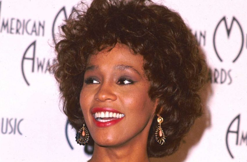  “Verlor alles und starb mit nur 48 Jahren”: Das traurige Schicksal von Whitney Houston und ihrer Tochter!