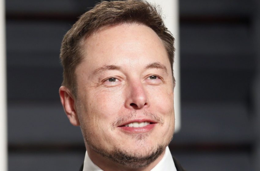  “Alter ist nur eine Zahl für diese Dame”: Die 77-jährige Mutter von Elon Musk präsentierte ihr gewagtes Outfit auf dem Cover des Magazins!