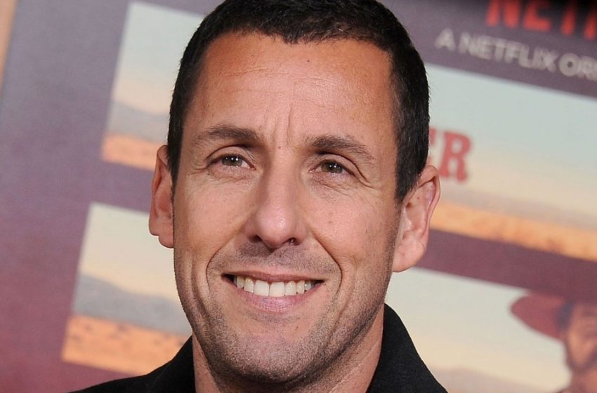  “Öffentlicher Familienauftritt”: Adam Sandler erschien mit seiner 49-jährigen Ehefrau und zwei Töchtern bei der Premiere des Films!