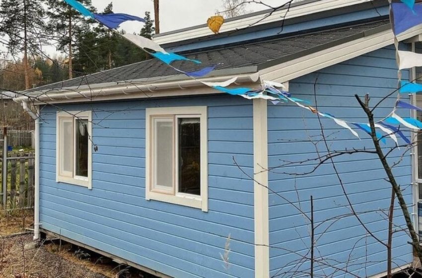  Dies ist definitiv das gemütlichste Landhaus: Wie sieht dieses blaue Haus von innen aus?