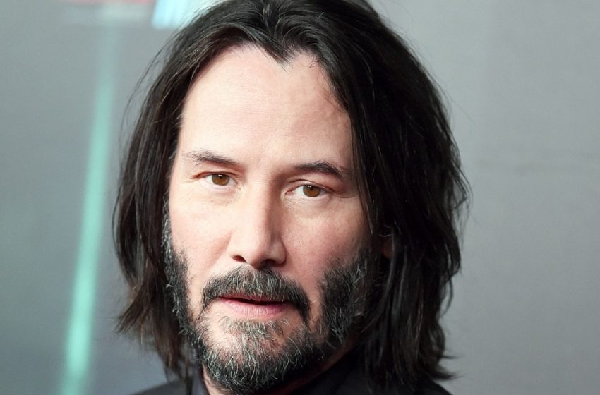  “Endlich hat er sich die langen Haare abgeschnitten”: Der 59-jährige Keanu Reeves hat alle mit seinem neuen Look bei der Oscar-Party überrascht!