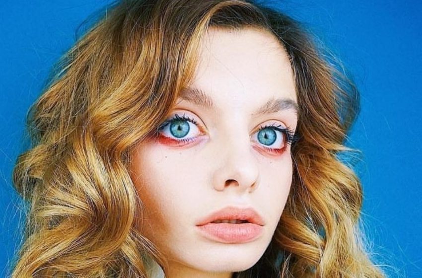  “Ein ukrainisches Mädchen mit einzigartiger Schönheit: Fotos mit großen blauen Augen und vollen Lippen gehen viral!”