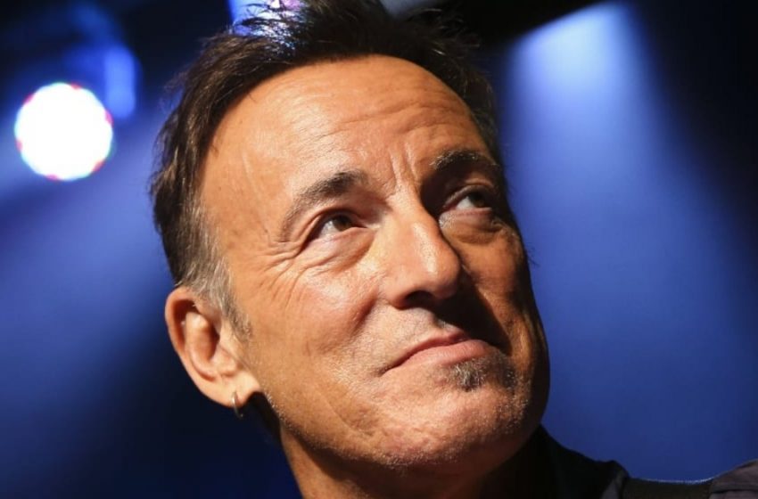  “Gesundheitsprobleme oder Was hat sein Aussehen beeinflusst?”: Der 74-jährige Bruce Springsteen hat Fans mit seinem veränderten Aussehen verwirrt!