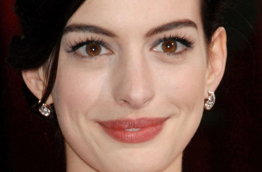  “Schau, wie ich abends bin”: Anne Hathaway posierte für das Magazin in provokanten Outfits!