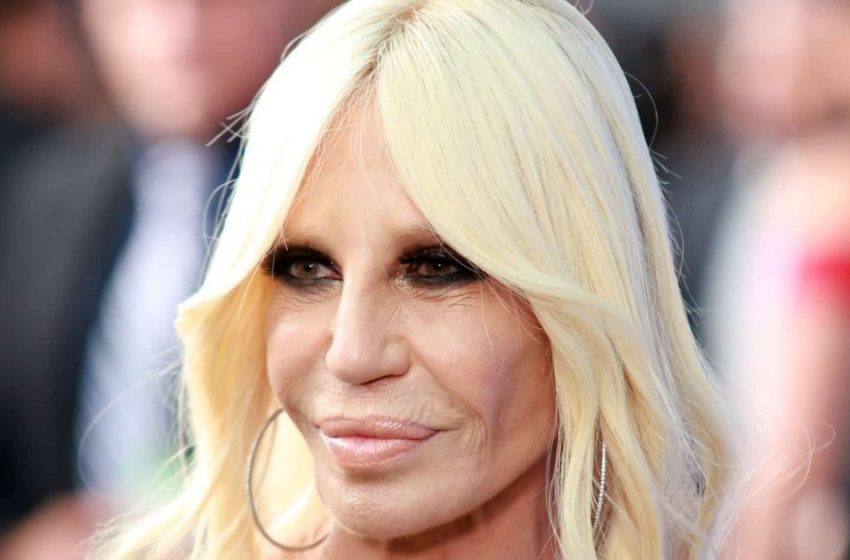  “Es ist schwer zu glauben, aber sie war eine Schönheit”: Wie sah die italienische Modedesignerin Donatella Versace vor ihrer plastischen Chirurgie aus?