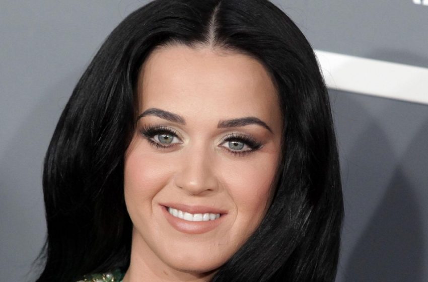  “Noch ein Opfer des Schlankheitsmittels”: Katy Perry in einem Netzkleid schockierte Fans mit ihrem veränderten Aussehen!