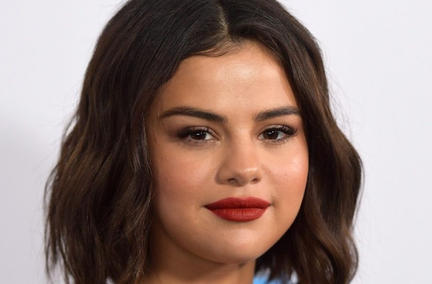  “Ich bin nicht perfekt, und ich muss es auch nicht sein”: Selena Gomez zeigt stolz ihren “erwachsenen” Körper!