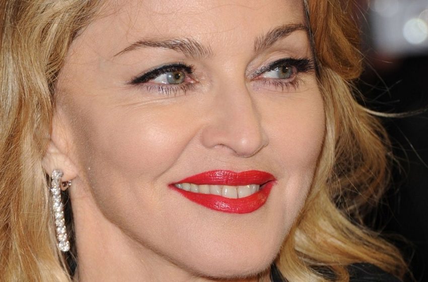  “Sie sieht für ihr Alter ziemlich gut aus”: Die 65-jährige Madonna präsentierte ihr jugendliches Aussehen mit einem Selfie ohne Filter und Retusche!