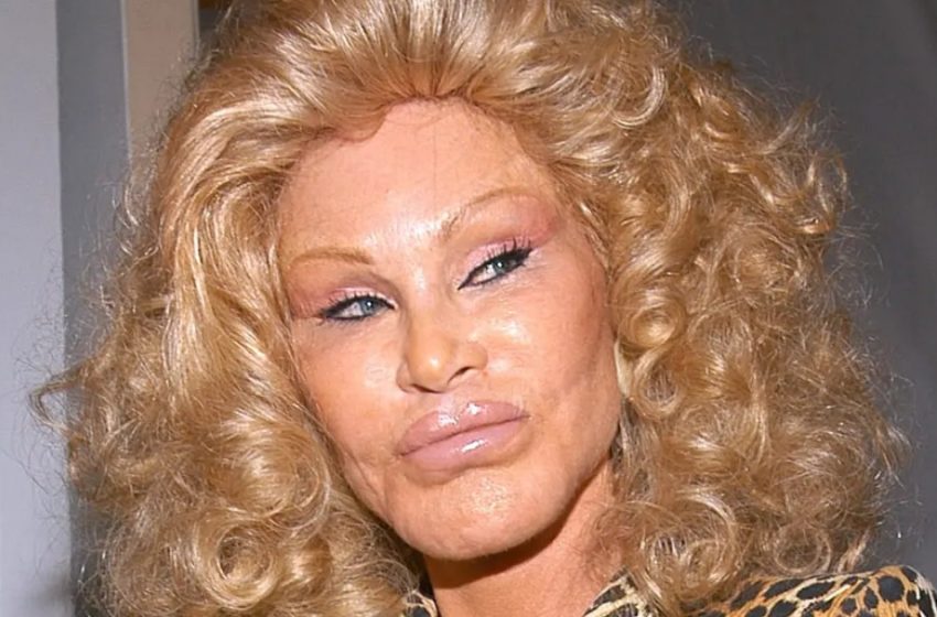  “Fotos aufgenommen über KI”: Wie könnte Jocelyn Wildenstein – eine berühmte “Katzenfrau” – aussehen, wenn sie nie plastische Chirurgie in Anspruch genommen hätte?