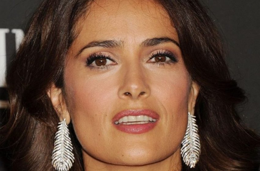  “Ohne Make-up und Filter”: Salma Hayek veröffentlichte neue Fotos in einem nassen Bikini!