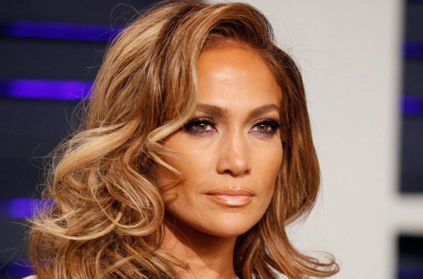  “Wie tausend strahlende Sonnen”: Jennifer Lopez hat Gewicht verloren und erschien bei der Met Gala 2024 in einem “nackten” Kleid!