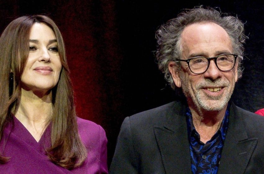  “Das Paar wurde beim Küssen in der Öffentlichkeit erwischt”: Seltene Aufnahmen von Monica Bellucci bei ihrem Date mit Tim Burton!