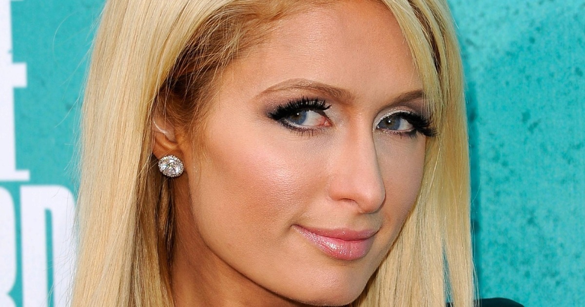 Fans machen sich Sorgen über die seltsame Aussage der Star-Mutter: Paris Hilton hat angedeutet, dass sie ihre “blass” aussehende Tochter bräunen wird!