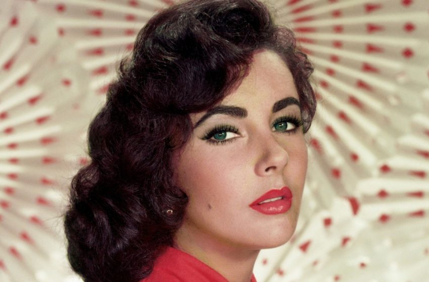  “Eine legendäre Schönheit mit violetten Augen”: Seltene Jugendfotos des berühmten Hollywood-Stars Elizabeth Taylor!