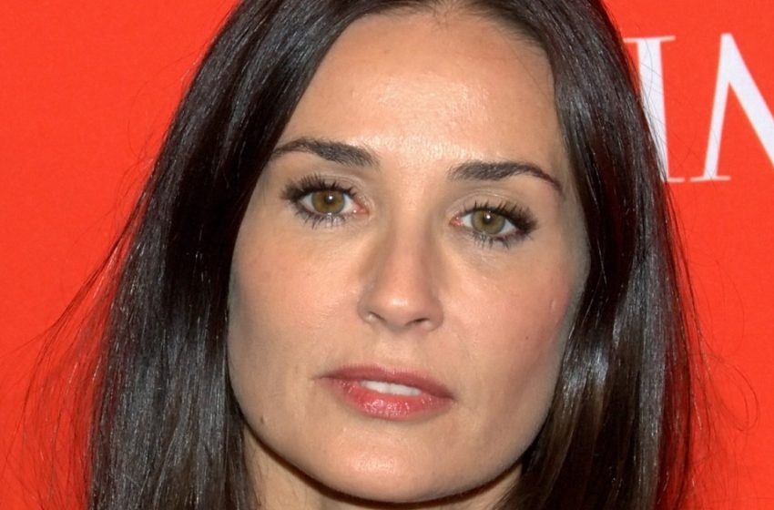  “Ihre Schönheit ist zeitlos”: Die 61-jährige Demi Moore zeigte ihre makellose Figur in einem Korsettkleid in Cannes!