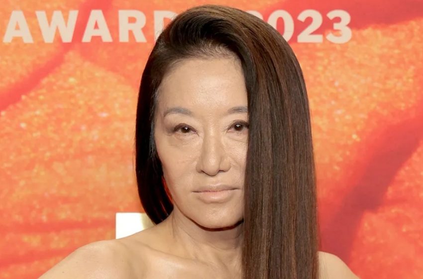  “74-jährige Dame verblüfft alle mit ihrem provokanten Outfit”: Seltene Aufnahmen von Vera Wang auf dem Met Gala!