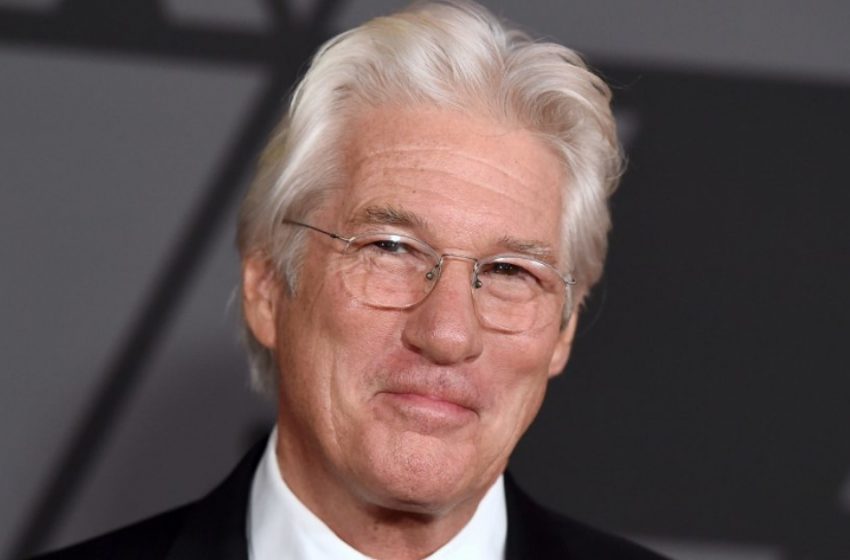  “Sie ist jung und schön, ihr Ehemann ist fast doppelt so alt wie sie”: Der 74-jährige Richard Gere trat mit seiner schönen Frau auf dem roten Teppich auf!