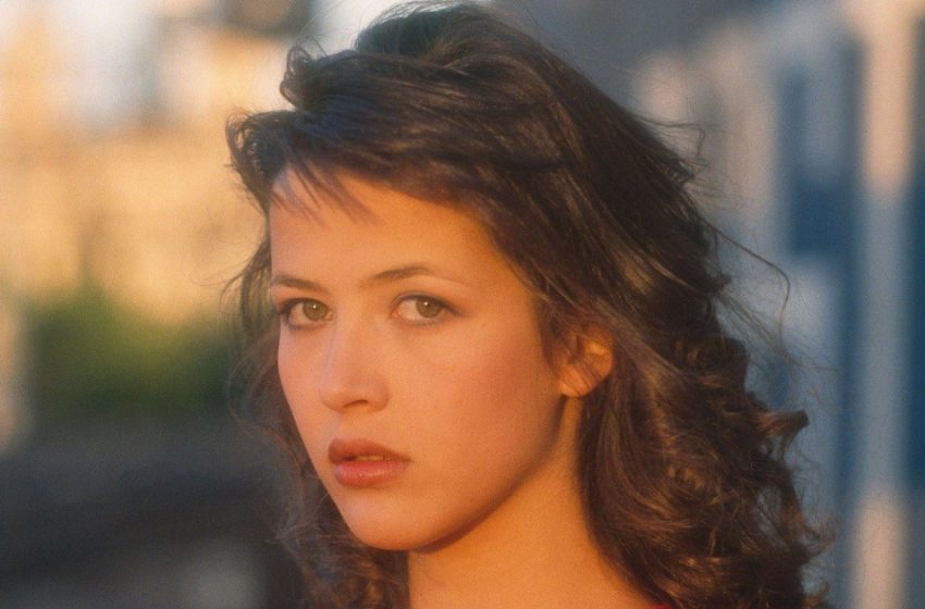  “Der Sohn hat ein auffälliges Aussehen, und die Tochter sieht ihrer Star-Mutter überhaupt nicht ähnlich”: Seltene Aufnahmen von Sophie Marceaus Erben!