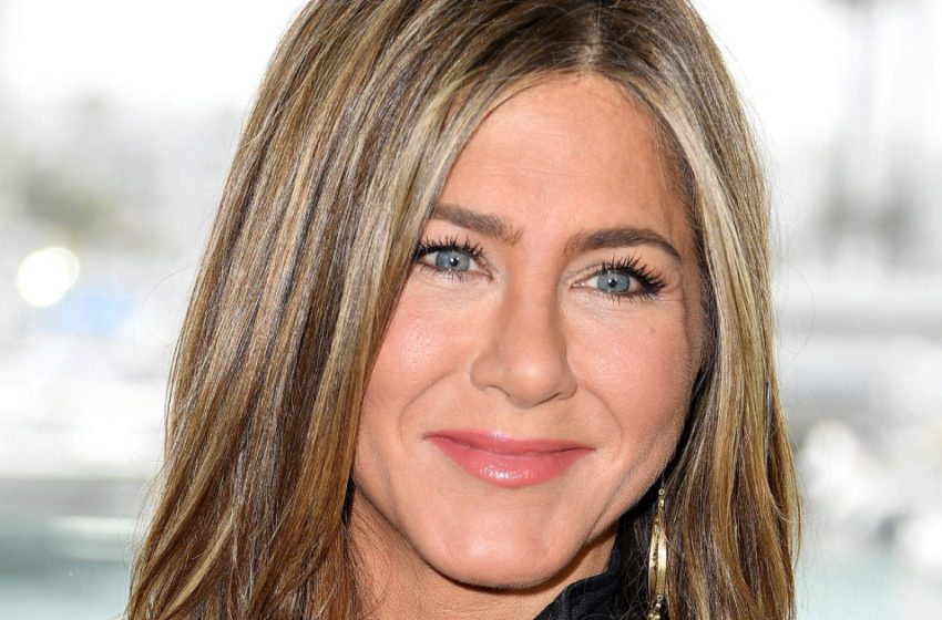  “Ein berühmter Hollywood-Chirurg führte plastische Chirurgie an der berühmten Schauspielerin durch: Wie sieht die 55-jährige Jennifer Aniston zwei Monate nach der plastischen Chirurgie aus?”