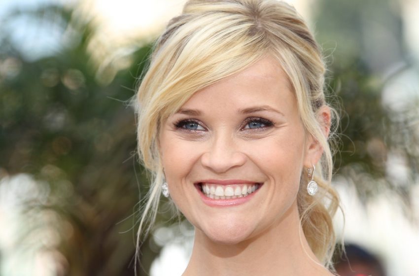  Die strahlendste Blondine Hollywoods hat Gewicht verloren und präsentiert sich jetzt in einem Minikleid: Die 48-jährige Reese Witherspoon zeigte ihre trainierte Figur!