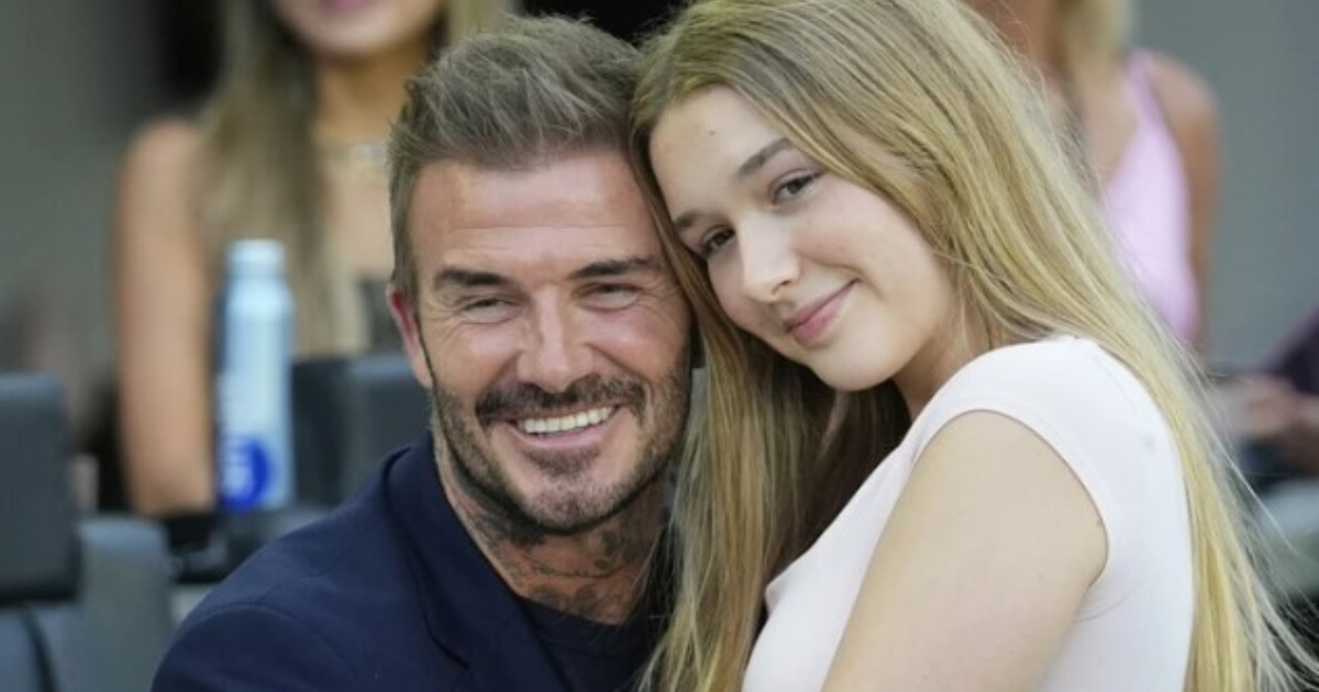 “Vater und Tochter lassen das Internet explodieren: Fotos von David Beckham und seiner Tochter vom Spiel sind oben auf der Liste der meistdiskutierten!”