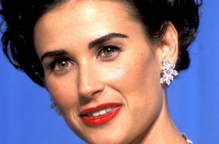  „In einem transparenten Kleid mit freizügiger Unterwäsche darunter“: Der aktuelle, altersunangemessene Look von 61-jährigen Demi Moore schockierte die Fans!