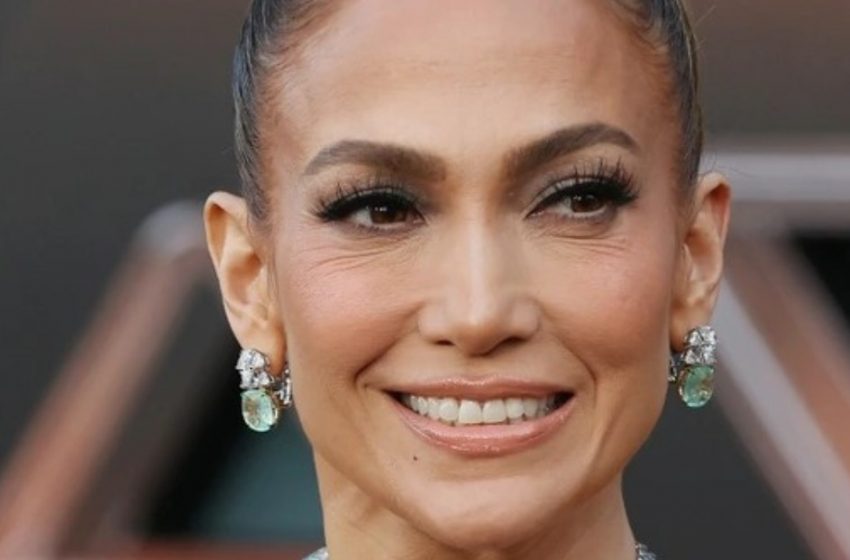  “Was ist mit dem Star los?”: Jennifer Lopez’ verändertes Aussehen sorgt für Aufregung unter den Fans!