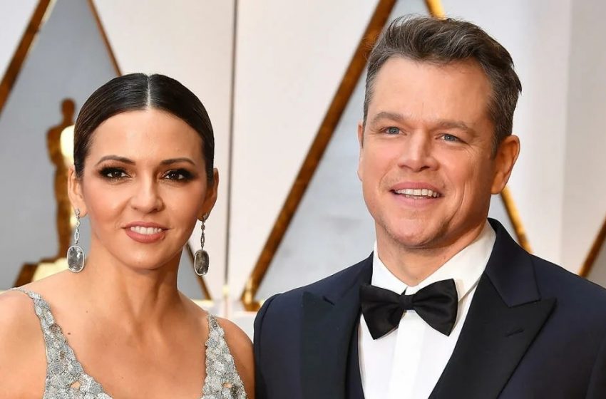  Der 53-jährige Matt Damon und seine Frau beeindrucken Fans mit ihren Urlaubsfotos aus Griechenland: Die Aufnahmen, die uns wieder an die Liebe glauben lassen!