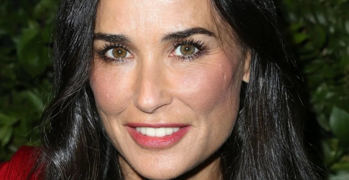 „Sie hätte diese Fotos nicht teilen sollen“: Die 61-jährige Demi Moore zeigte sich im Bikini, aber die Fans kritisierten die Aufnahmen heftig!