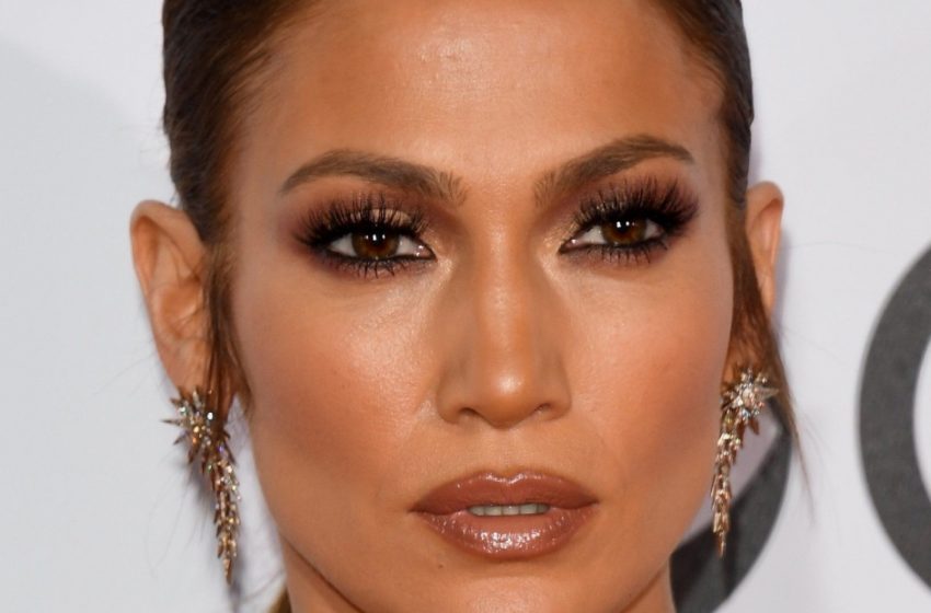  Jennifer Lopez strahlt in einem aufregenden Badeanzug zu ihrem 55. Geburtstag: Alle stellen dieselbe Frage!