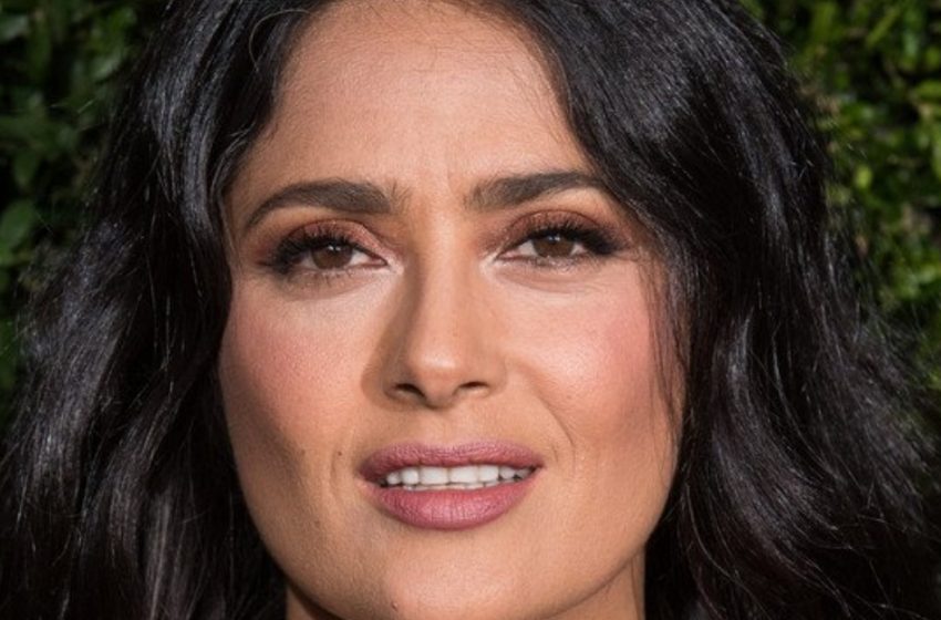  „Sie ist 57 Jahre alt, aber immer noch eine der begehrtesten Frauen auf dem Planeten“: Salma Hayek teilte ein neues gewagtes Foto in einem Bikini!