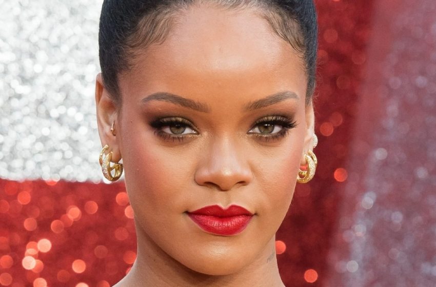  Rihanna spielte in einer provokanten Werbekampagne für ihre eigene Dessous-Marke mit: Die Fotos und Videos gehören bereits zu den meistgesehenen!