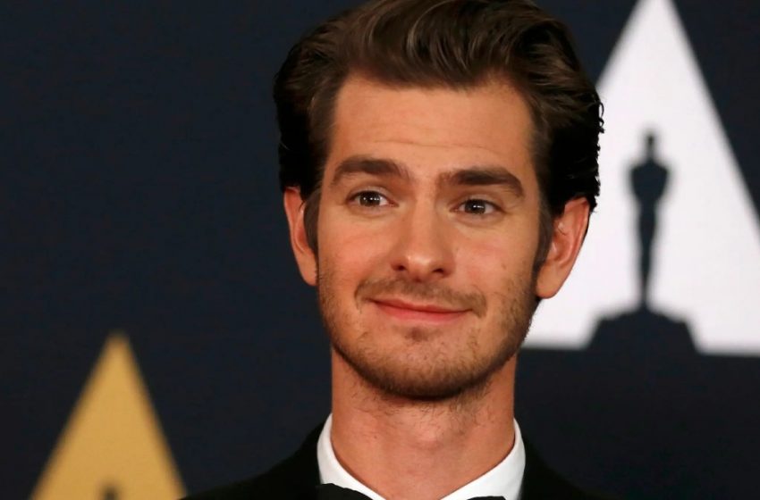  „Sie hat ihn definitiv verzaubert”: Das Internet spricht über die unscheinbare Verlobte von Schauspieler Andrew Garfield.