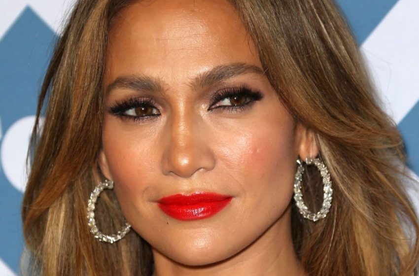  Jennifer Lopez wird 55: Ein Badeanzugfoto, das das Alter und die Erwartungen widerlegt!