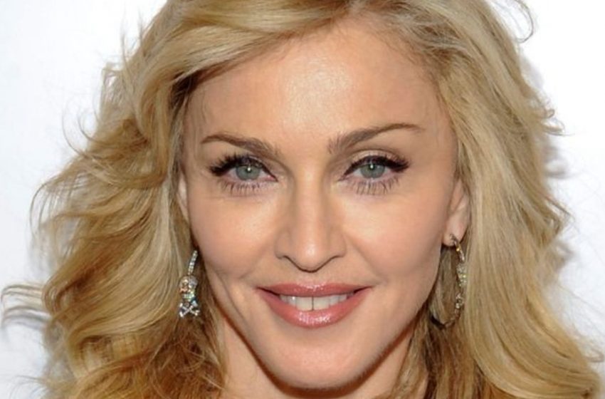  65-jährige Madonna wurde in Italien bei einer öffentlichen Romanze mit einem 28-Jährigen erwischt: Schaut euch die Fotos von ihrem Date an!