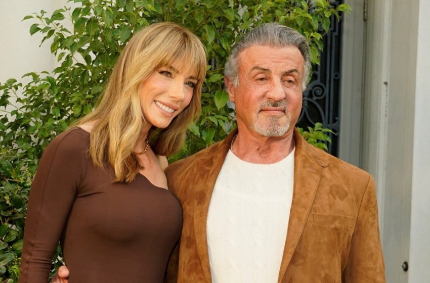  „Du bist erstaunlich!“: Sylvester Stallone teilt Archivfotos, die zeigen, wie er und seine Frau in ihrer Jugend aussahen.