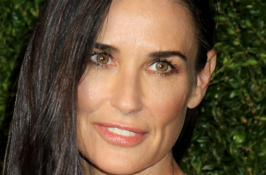  „Atrodo itin liekna“: gerbėjai reaguoja į Demi Moore nuotrauką jachtoje šortuose