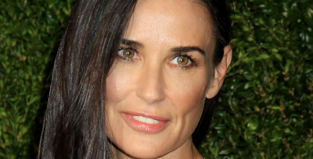 „Atrodo itin liekna“: gerbėjai reaguoja į Demi Moore nuotrauką jachtoje šortuose