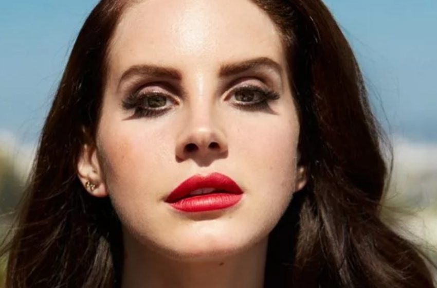  „So ein atemberaubender und erfrischter Look“: Die 39-jährige Lana Del Rey zeigte ihre schlanke Figur beim Rock En Seine Festival in Paris!