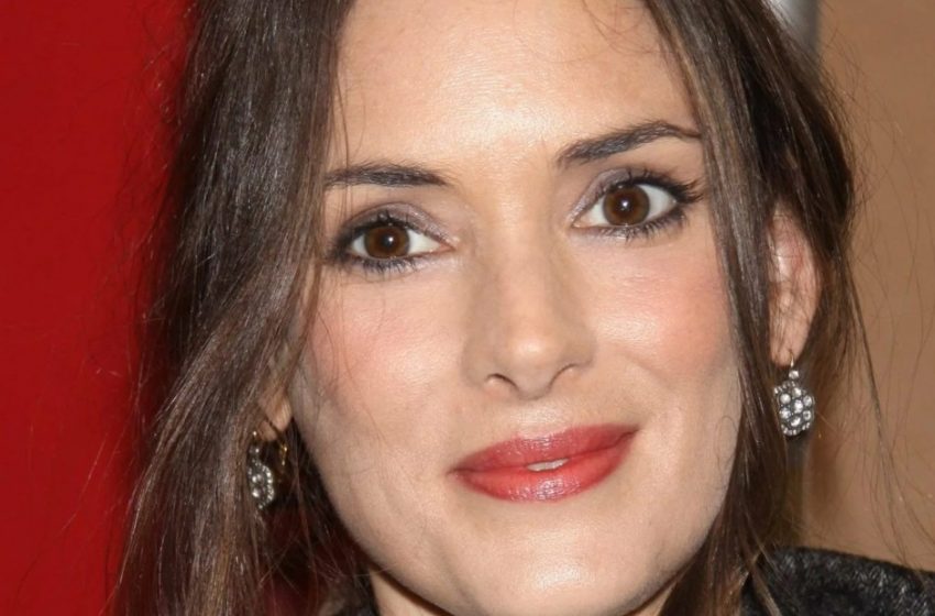  Winona Ryder trat zum ersten Mal seit langer Zeit wieder öffentlich mit ihrem Freund auf: Seltene Aufnahmen des Star-Paares!