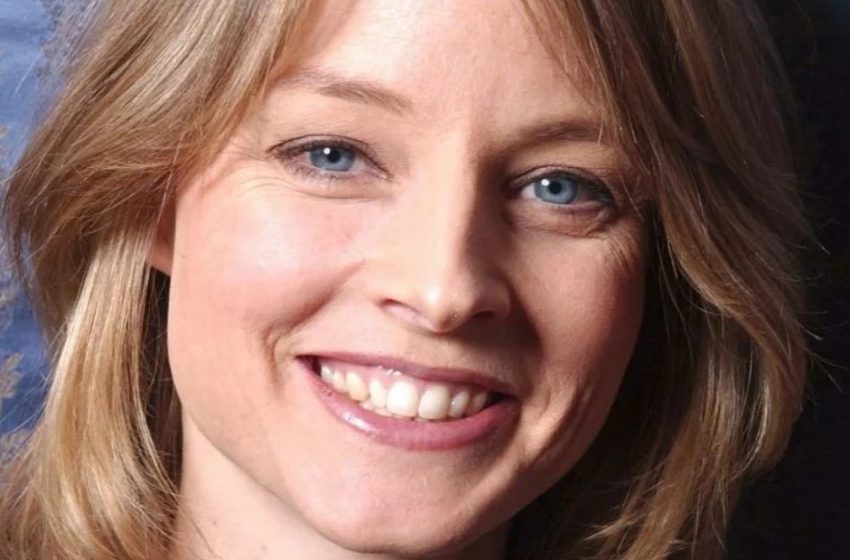  „Jodie Foster wird für graues Haar mit 60 kritisiert“: Dennoch wird sie von ihrer Frau aus der geheimen Hochzeit geschätzt.