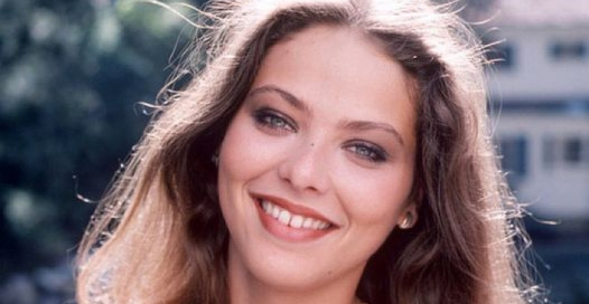 „Eine Schönheit, die sich weigert, alt zu werden“: Die 69-jährige Ornella Muti präsentiert ihre jugendliche Figur in einem Minirock!