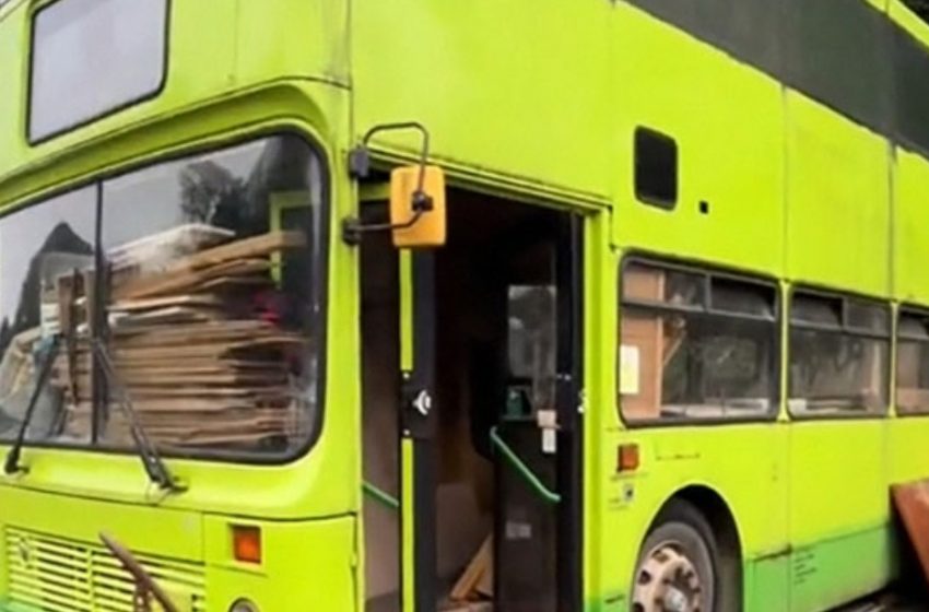  Alleinerziehende Mutter verwandelt Doppeldeckerbus in ein Tiny House, nachdem sie Schwierigkeiten hatte, ein Haus zu bezahlen: Wie sieht es aus?