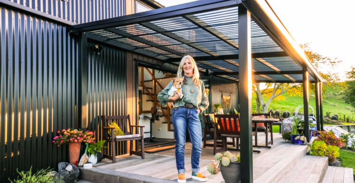 „Lebt ihr bestes Leben“: Wie diese Frau ihr Traumhaus ganz allein erschuf und Freiheit im spektakulärsten Tiny House fand.