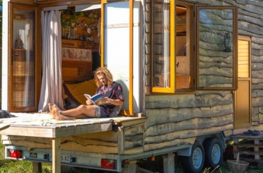  „Ein Tiny House, Meisterwerk aus Design und Effizienz, von einem Mann mit nur 20.000 $ gebaut!“: Wie sieht es von innen aus?