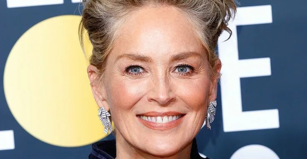 Die 66-jährige Sharon Stone posierte oben ohne für das Cover eines Modemagazins und begeisterte ihre Fans: Die kühnsten Fotos von Stone, die du je gesehen hast!